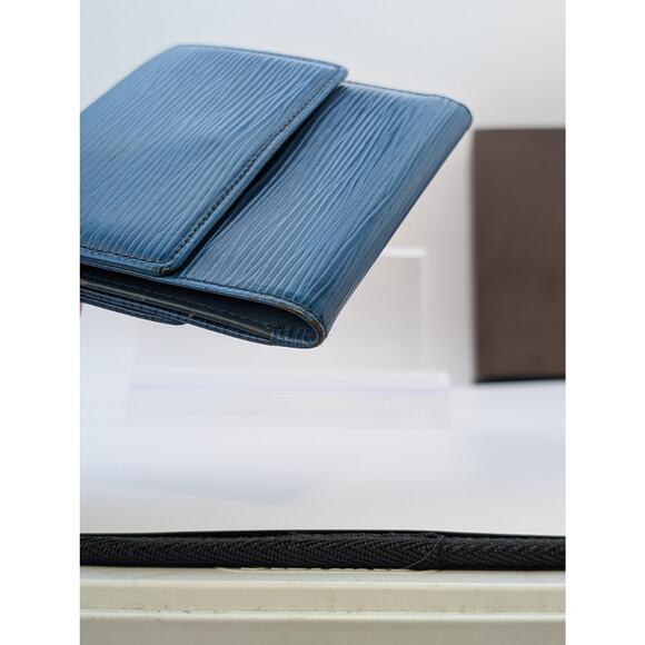 Auth Louis Vuitton Epi Leather Compact Wallet  – Blue w/ Box & Unbranded Dusty - Picture 8 of 9